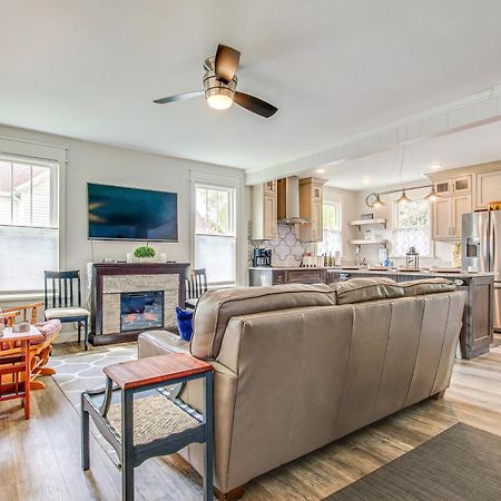 Lavish House With Patio - 2 Blocks To Green Lake! エクステリア 写真