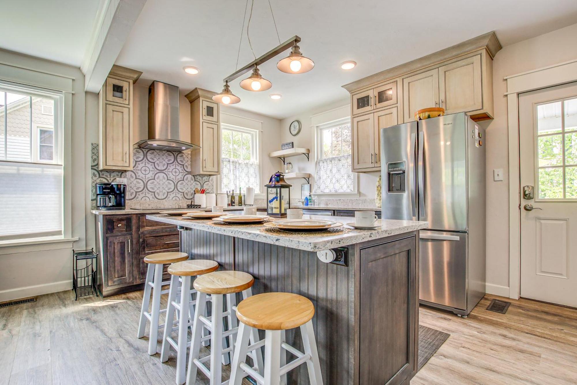 Lavish House With Patio - 2 Blocks To Green Lake! エクステリア 写真