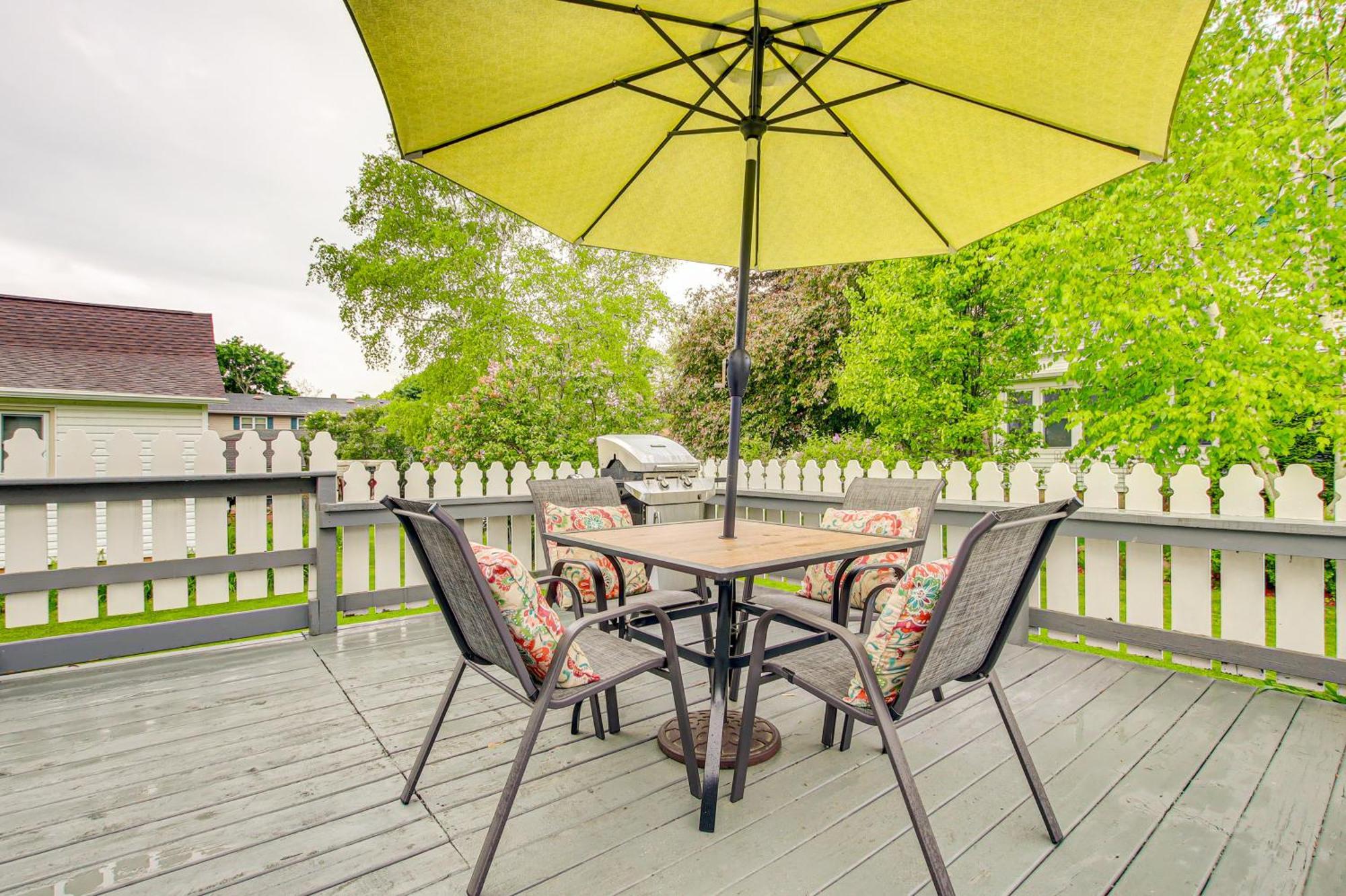 Lavish House With Patio - 2 Blocks To Green Lake! エクステリア 写真